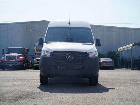 Used 2025 Mercedes-Benz Sprinter 2500 image 3