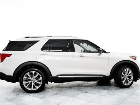 Certified 2023 Ford Explorer Platinum w/ Technology Package AWD/4WD image 6