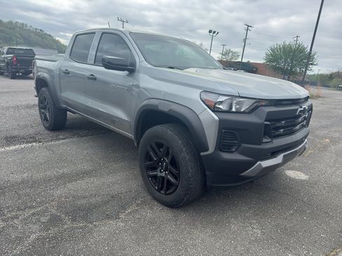 Used 2023 Chevrolet Colorado Trail Boss w/ Technology Package image 3