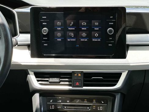 Used 2025 Volkswagen Taos SE FWD image 26