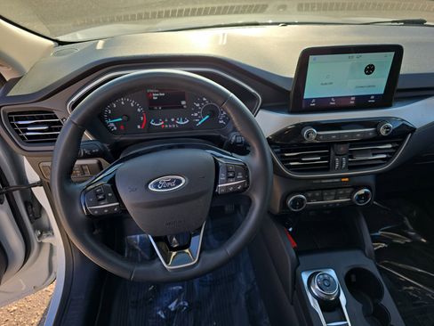 Used 2022 Ford Escape SEL image 18