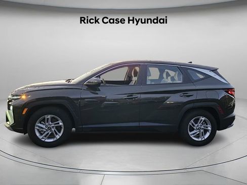 Certified 2025 Hyundai Tucson SE image 3