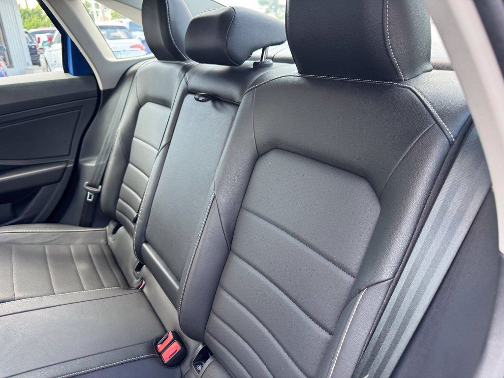 Used 2024 Volkswagen Jetta SE FWD image 17