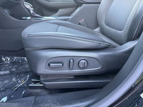 Used 2022 Buick Encore GX Select image 16