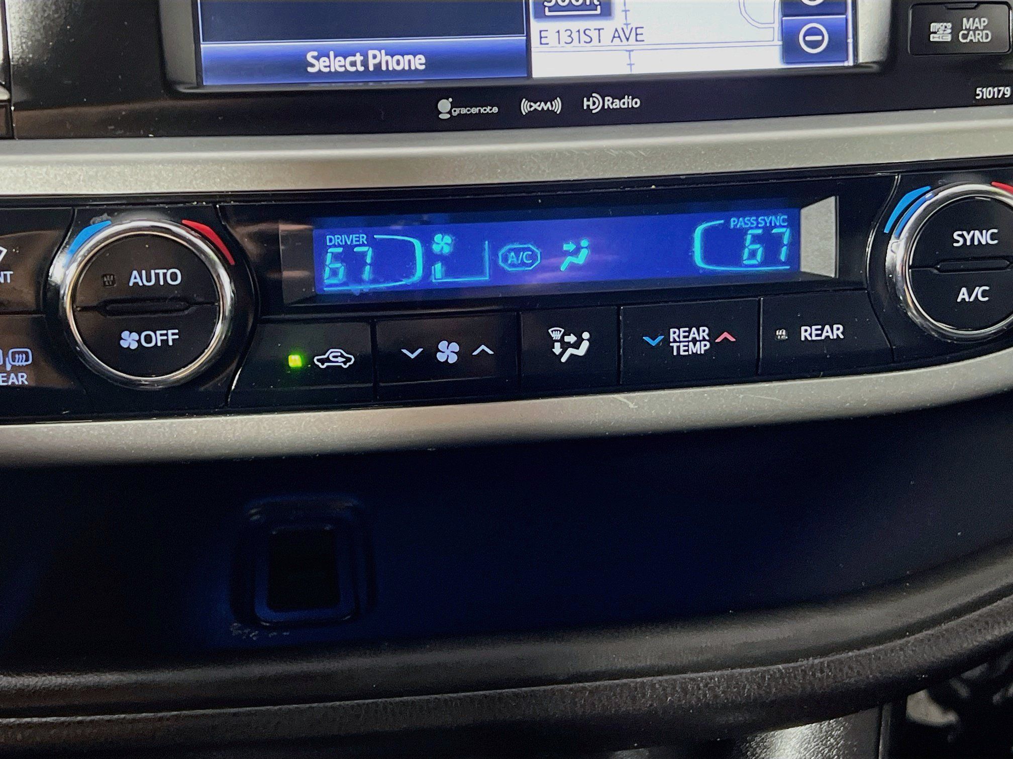 Used 2018 Toyota Highlander SE w/ Carpet Mat Package (TMS) AWD/4WD image 26