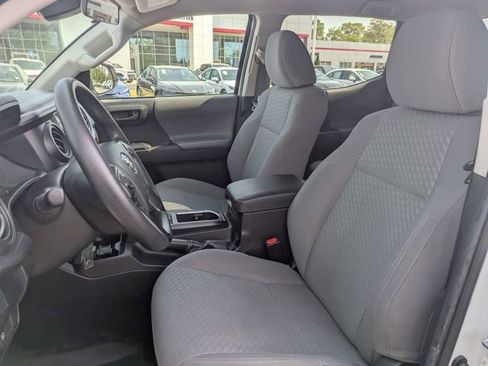 Used 2022 Toyota Tacoma SR w/ SR Convenience Package image 19