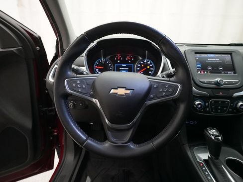 Used 2020 Chevrolet Equinox LT w/ Driver Convenience Package FWD image 3