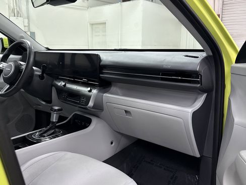 Used 2024 Hyundai Kona SEL image 11