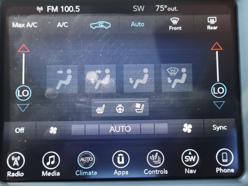 Used 2017 Chrysler 300 C AWD/4WD image 21