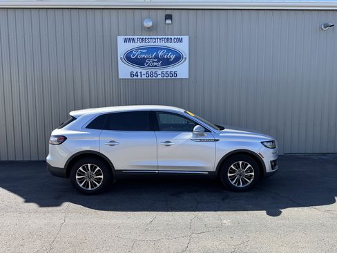 Used 2019 Lincoln Nautilus Select image 6