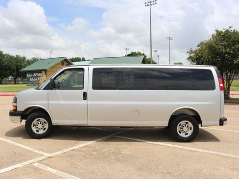 Used 2025 Chevrolet Express 3500 LT w/ LT Preferred Equipment Group RWD image 2
