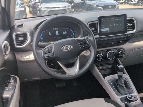 Used 2025 Hyundai Venue SEL FWD image 22