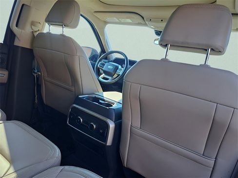 Used 2024 Ford Expedition Max Limited image 23