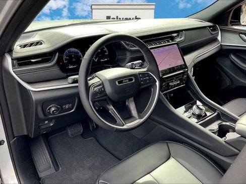 New 2025 Jeep Grand Cherokee Limited image 6