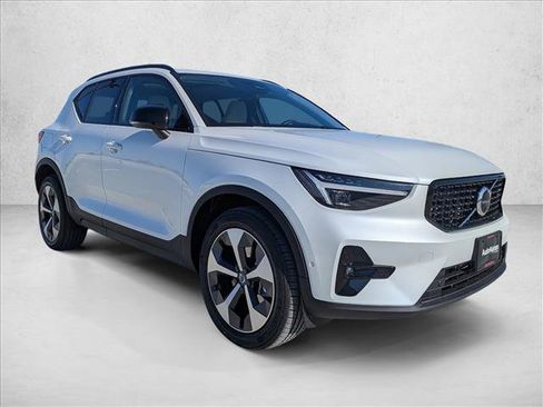 New 2026 Volvo XC40 B5 Plus w/ Protection Package Premier AWD/4WD image 7