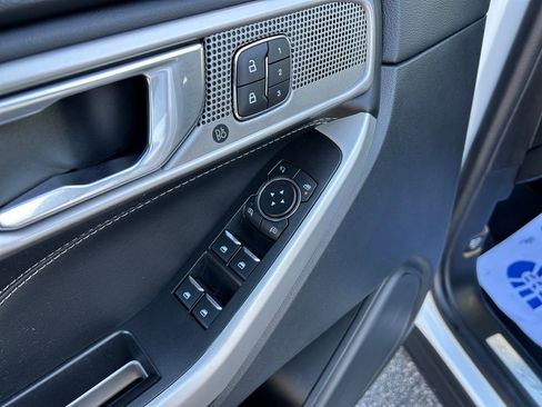 Used 2022 Ford Explorer Limited w/ Equipment Group 301A image 13