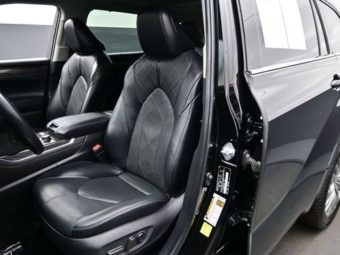 Used 2022 Toyota Highlander Platinum AWD/4WD image 12