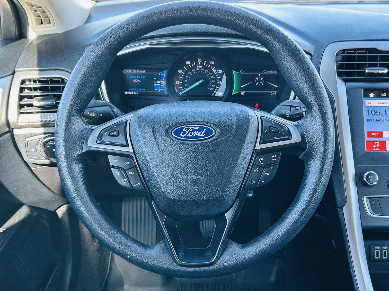 Used 2019 Ford Fusion SE FWD image 12