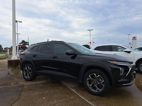 Used 2024 Chevrolet Trax LT FWD image 3
