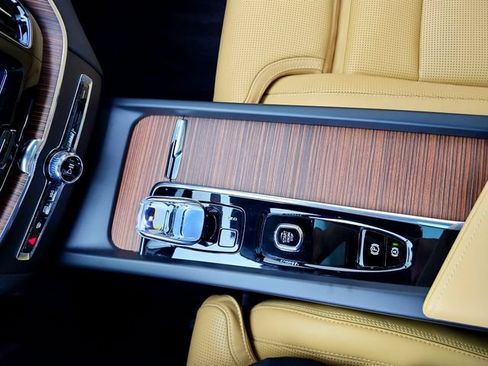 Certified 2023 Volvo XC60 B5 Ultimate w/ Climate Package AWD/4WD image 22