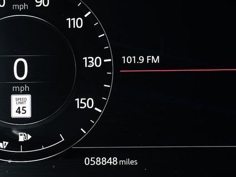 Used 2020 Land Rover Range Rover HSE image 24