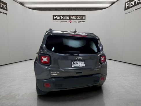 Used 2019 Jeep Renegade Sport w/ Sport Appearance Group AWD/4WD image 3