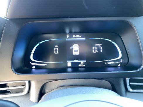 Certified 2025 Hyundai Elantra Sport image 28