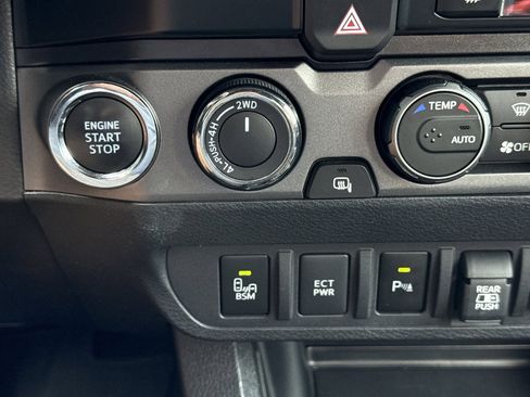 Used 2023 Toyota Tacoma TRD Off-Road w/ TRD Premium Off Road Package AWD/4WD image 24