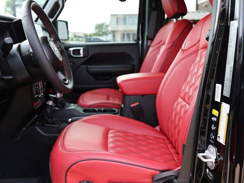 Used 2024 Jeep Gladiator Rubicon w/ Technology Group AWD/4WD image 43