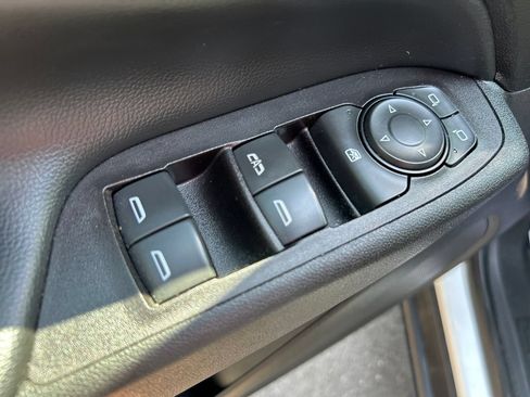 Used 2018 Chevrolet Equinox LT FWD image 18