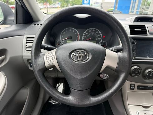 Used 2013 Toyota Corolla LE FWD image 18