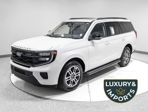 Used 2025 Ford Expedition Active AWD/4WD image 1