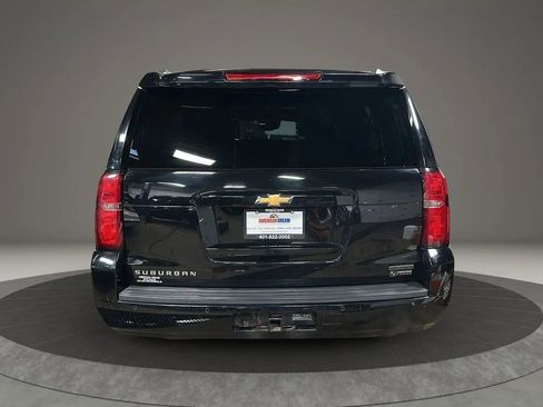 Used 2018 Chevrolet Suburban LT image 4
