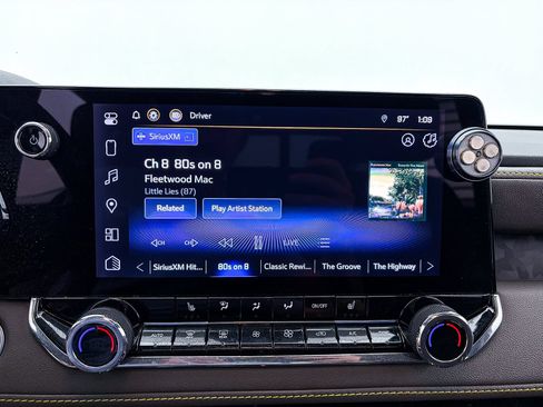 Used 2024 Chevrolet Colorado ZR2 w/ Technology Package AWD/4WD image 25