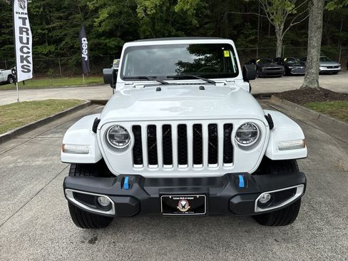 Used 2022 Jeep Wrangler Unlimited Sahara w/ Cold Weather Group AWD/4WD image 2