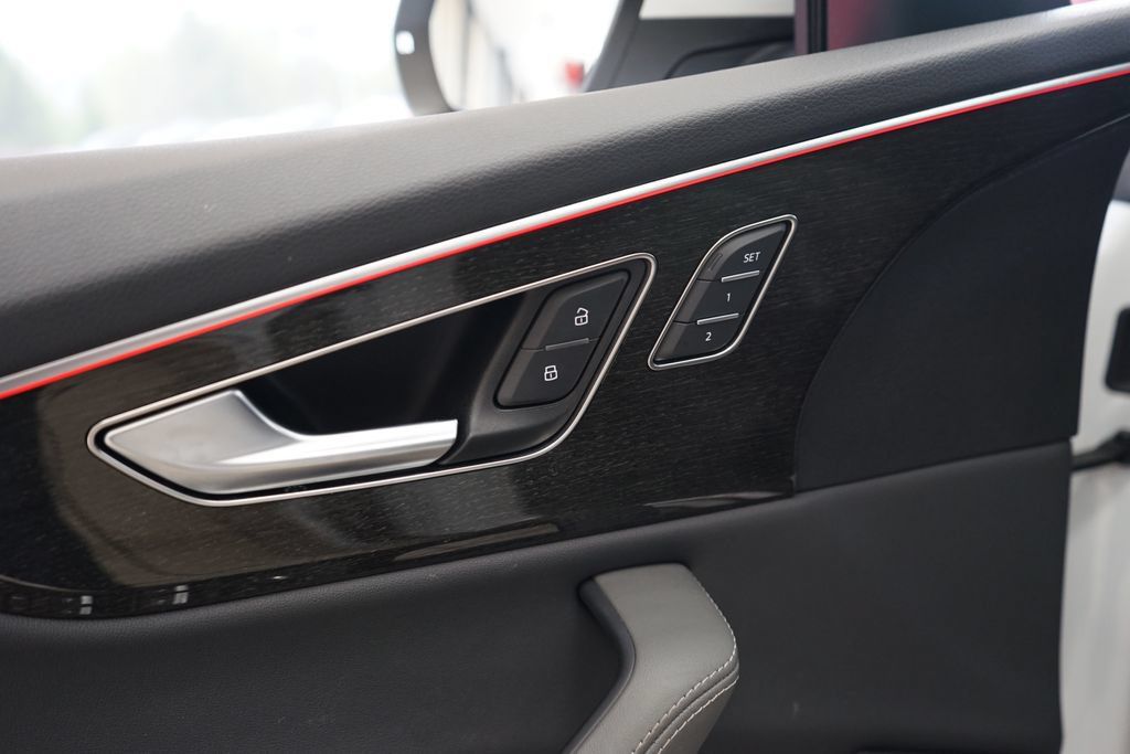 Used 2023 Audi Q8 Premium Plus AWD/4WD image 28