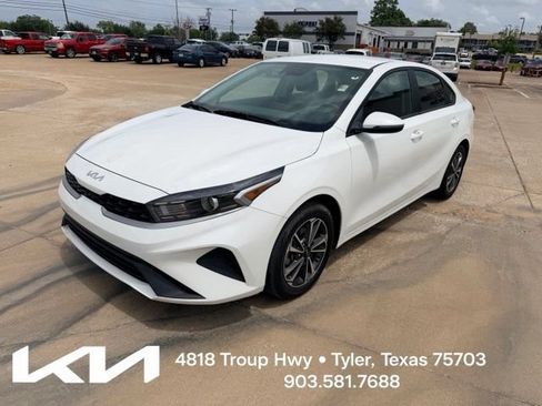 Used 2024 Kia Forte LXS w/ LXS Technology Package FWD image 3