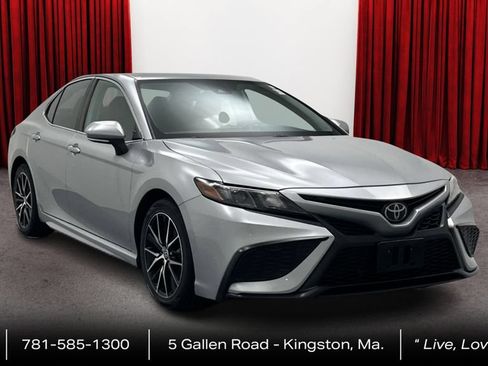 Certified 2022 Toyota Camry SE w/ Cold Weather Package AWD/4WD image 3