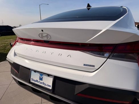 Used 2025 Hyundai Elantra Hybrid FWD image 31