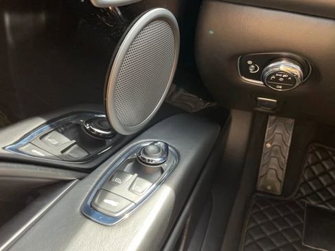 Used 2018 Aston Martin DB11 Coupe RWD image 33