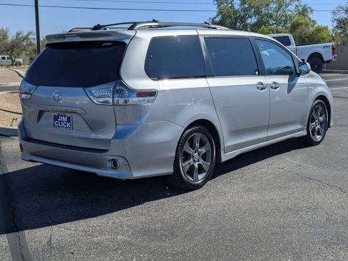 Used 2015 Toyota Sienna SE Premium FWD image 2