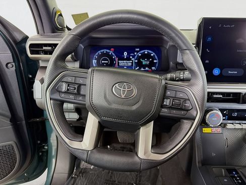 Used 2025 Toyota 4Runner TRD Off-Road Premium AWD/4WD image 13