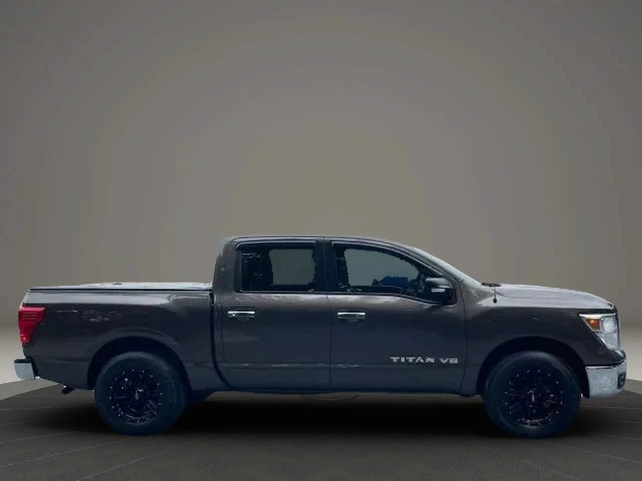 Used 2018 Nissan Titan SV AWD/4WD image 9