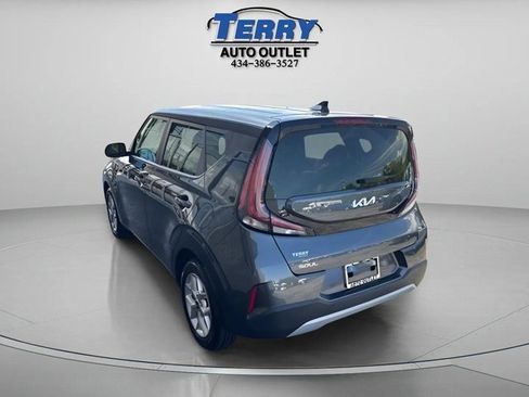 Used 2023 Kia Soul LX w/ LX Technology Package image 3
