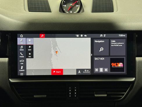 Used 2020 Porsche Cayenne AWD/4WD image 35