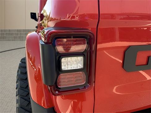 New 2024 Jeep Gladiator Rubicon w/ Technology Group image 19