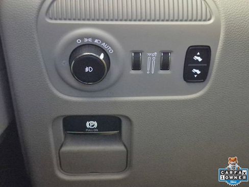 Used 2023 Jeep Wagoneer L Series II image 16