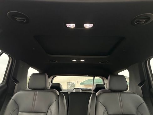 Used 2023 Chevrolet Traverse RS AWD/4WD image 36