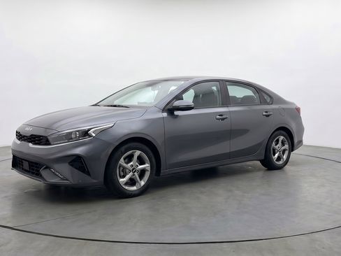 Used 2025 Kia K4 LXS FWD image 3