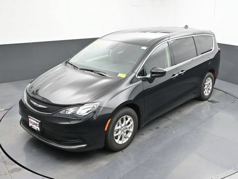Used 2023 Chrysler Voyager LX FWD image 40